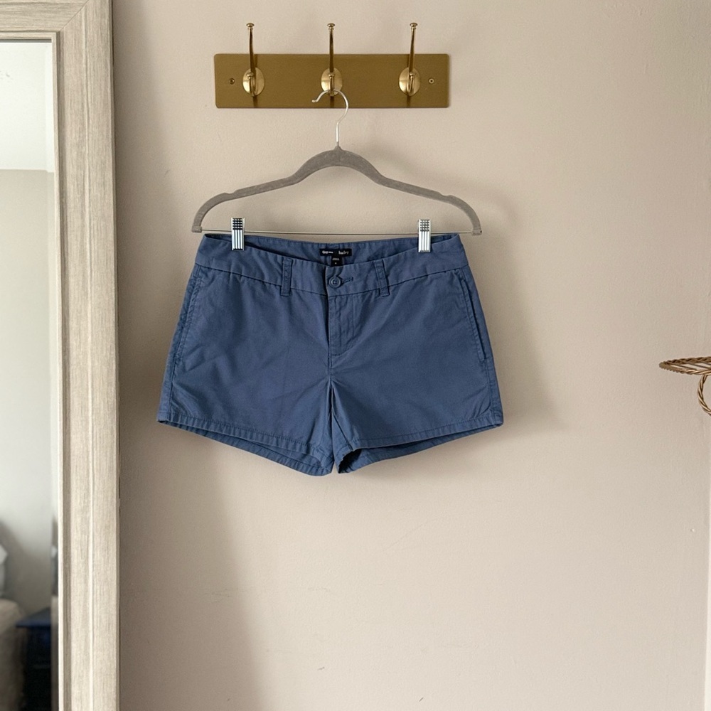 GAP CHIC BERMUDA LOW WAISTED SHORTS